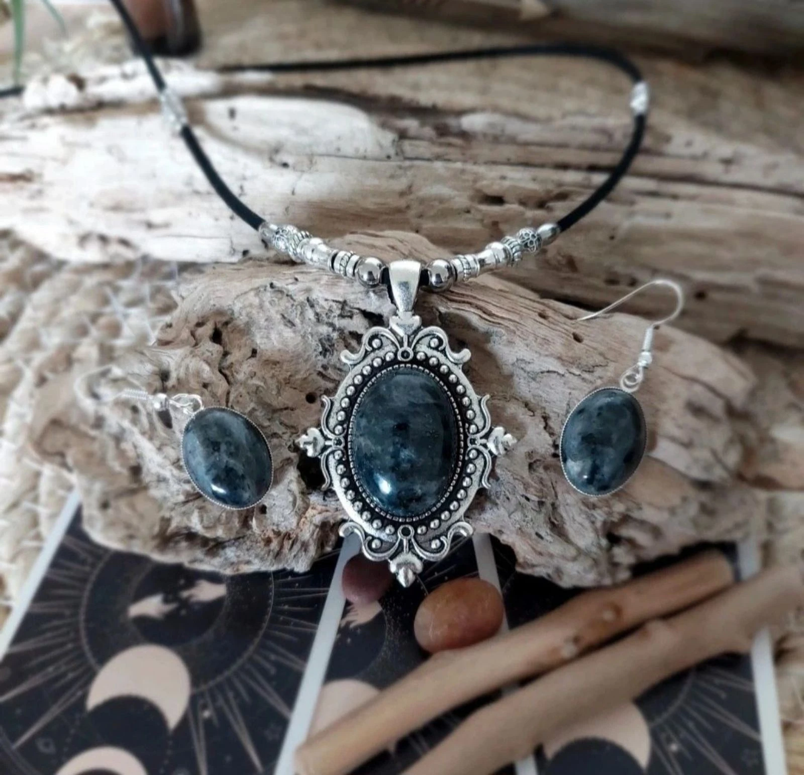 Parure boho-mística, magnífico camafeu vintage labradorita negra sautoir multiperlas – photo 7